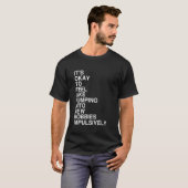 Minimalistischer Typografie-Design Über Hobby-Expl T-Shirt (Vorne ganz)