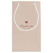 Minimalistischer Umschlag dank Papiertasche Kleine Geschenktüte (Rückseite)