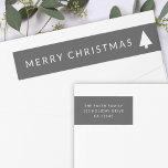 Minimalistischer Weihnachtsbaum | Einfache Rücksen<br><div class="desc">Minimalistische, kühn und schlicht gestaltete Weihnachtsbaumkonstruktionen umhüllen Labels in skandinavischem Design. Das moderne, minimale und kühne Design hebt sich von den traditionellen Weihnachtsdesigns ab und ist die perfekte Wahl für die festliche Saison. Kann leicht personalisiert werden mit Ihrer Urlaubsnachricht und Rücksendeadresse Details. In auffallend einfarbigen Schwarz und Weiß - auch...</div>