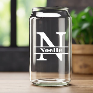 Minimalistischer weißer Buchstabe N Monogramm und Dosenglas