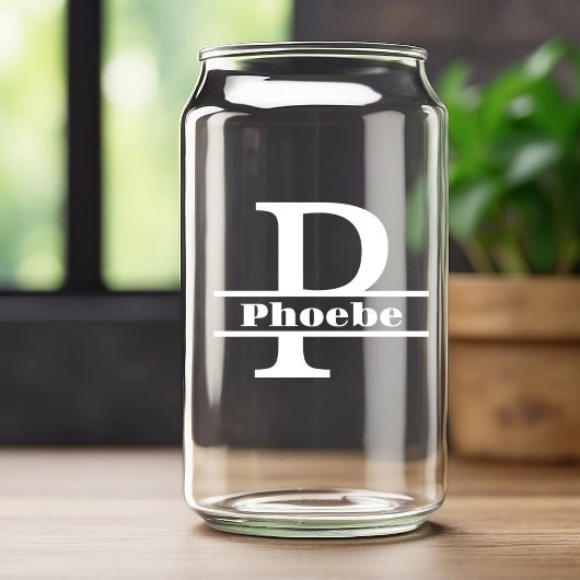 Minimalistischer weißer Buchstabe P Monogramm und Dosenglas