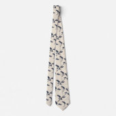 Minimalistischer weißer Kran auf Beige-Muster Krawatte (Rückseite)