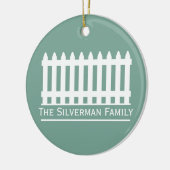 Minimalistischer Weißzaun für grüne Personalisieru Keramik Ornament (Links)