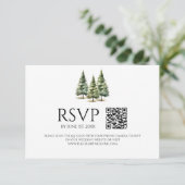 Minimalistischer Winter Snowy Pine Trees QR Code H RSVP Karte (Stehend Vorderseite)