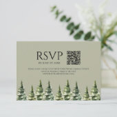 Minimalistischer Winter Snowy Pine Trees QR Code H RSVP Karte (Stehend Vorderseite)