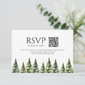 Minimalistischer Winter Snowy Pine Trees QR Code H RSVP Karte (Stehend Vorderseite)