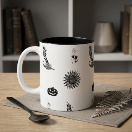 Minimalistischer Witchcore-Halloween-Muster-Becher Kaffeetasse
