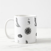 Minimalistischer Witchcore-Halloween-Muster-Becher Kaffeetasse (Links)