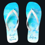 Minimalistisches Aqua Blue Gradient Tante of the G Badesandalen<br><div class="desc">Diese Minimalistische Aqua Blue Gradient Tante of the Groom Flip Flops ist ein unvergessliches Geschenk für Hochzeitsfeier Mitglieder: Braut, Brautjungfrauen, Tante der Braut/Bräutigam, Trauzeugin... Sie fügen Ihrem Hochzeitstag, Junggeselinnen-Abschied oder anderen Feierlichkeiten eine stilvolle Glamour hinzu. Strich Anpassen Sie es mit Ihrer Formulierung durch die Vorlagenfelder. Wenn Sie gewollt haben, um...</div>