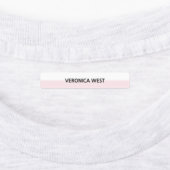 Minimalistisches Bekleidungsetikett in Rosa und We Etiketten (Befestigt)