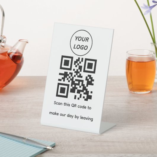 Minimalistisches benutzerdefiniertes Logo QR-Code Sockelschild (In SItu)