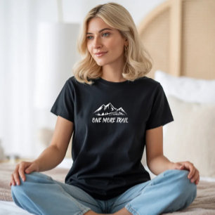 Minimalistisches Berg-Shirt mit einfachem Liniende T-Shirt