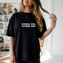 Minimalistisches Berg-Shirt mit einfachem Liniende