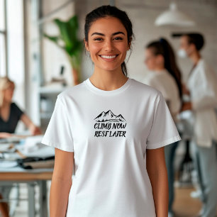 Minimalistisches Berg-Shirt mit einfachem Liniende T-Shirt