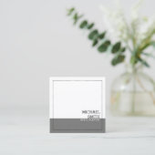 Minimalistisches Berufliches Weißnickel Quadratische Visitenkarte (Stehend Vorderseite)