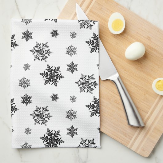 Minimalistisches Black Whimsical Snowflake Muster Geschirrtuch (Viertel Falte)