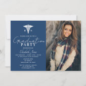 Minimalistisches Blue & Watercolor Abschluss Foto Einladung (Vorderseite)