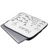 Minimalistisches Blumengrau weiß mit Namen Laptopschutzhülle (Vorne Knopf)