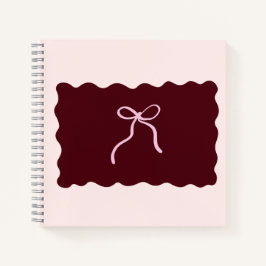 Minimalistisches burgunderrotes Spiralnotizbuch mi Notizblock