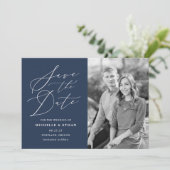 Minimalistisches Calligraphy Script Navy-Foto Save The Date (Stehend Vorderseite)