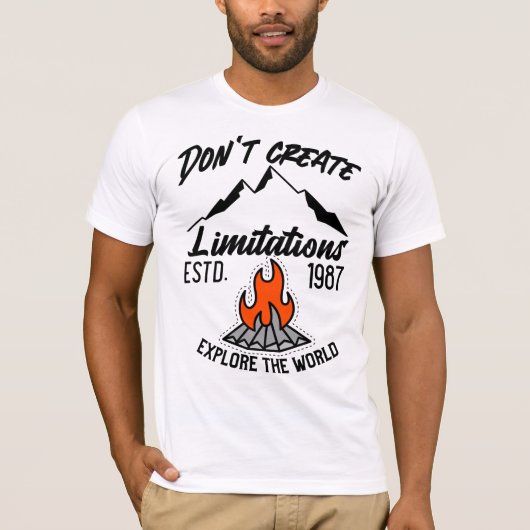 Minimalistisches Campfire Icon Design, Camping T-Shirt (Vorderseite)