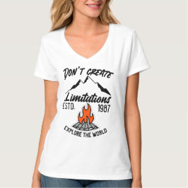Minimalistisches Campfire Icon Design, Camping T-Shirt