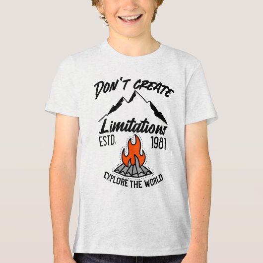 Minimalistisches Campfire Icon Design, Camping Tri-Blend Shirt (Vorderseite)
