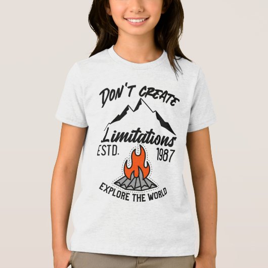 Minimalistisches Campfire Icon Design, Camping Tri-Blend Shirt (Vorderseite)