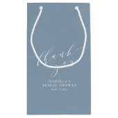 Minimalistisches Classic Dusty Blue Brautparty Dan Kleine Geschenktüte (Rückseite)