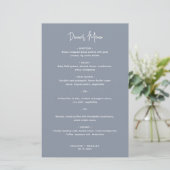 Minimalistisches Dusty Blue Modern Wedding Menu (Stehend Vorderseite)