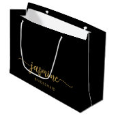 Minimalistisches einfaches Black-Gold Monogram-Gir Große Geschenktüte (Vorderseite Schrägansicht)