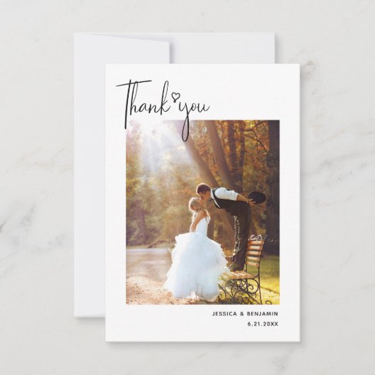 Minimalistisches einfaches Skript mit Herz-Hochzei Dankeskarte (Vorderseite)