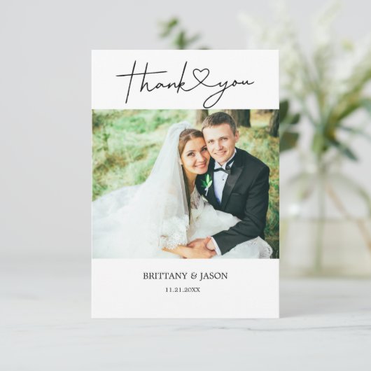 Minimalistisches einfaches Skript mit Herz-Hochzei Dankeskarte (Stehend Vorderseite)