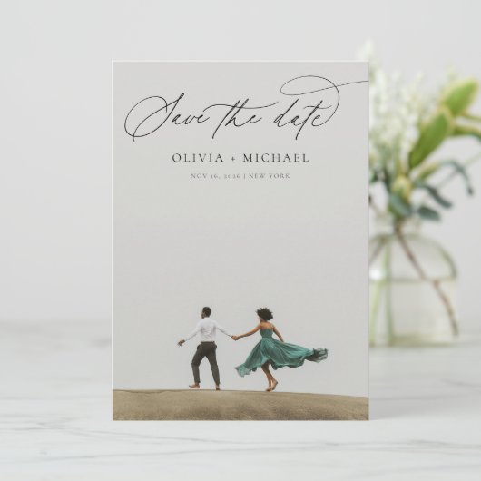 Minimalistisches elegantes Calligrafy Script-Foto Save The Date (Stehend Vorderseite)