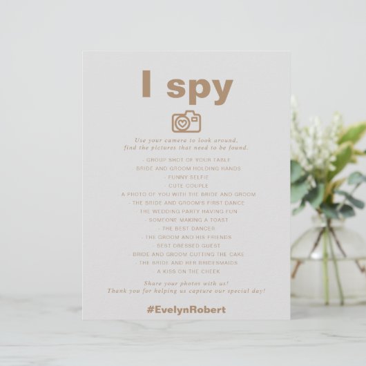 Minimalistisches elegantes Formal Brown I Spy Wedd (Stehend Vorderseite)
