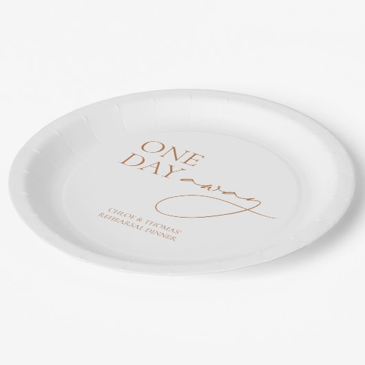 Minimalistisches elegantes Probe-Dinner Pappteller (Schrägansicht)