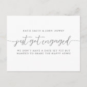 Minimalistisches elegantes Skript Nur Verlobtes Fo Ankündigungspostkarte (Rückseite)