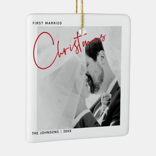 Minimalistisches erstes Verheiratetes Weihnachtssk Keramikornament (Rechts)