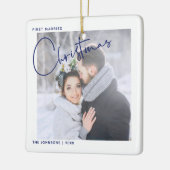 Minimalistisches erstes Verheiratetes Weihnachtssk Keramikornament (Links)