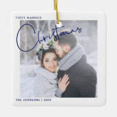 Minimalistisches erstes Verheiratetes Weihnachtssk Keramikornament (Vorderseite)