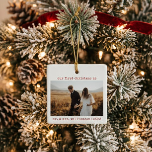 Minimalistisches erstes Weihnachten als Herr und F Keramikornament