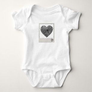 Minimalistisches Fingerabdruck-Herz-Design Baby Strampler