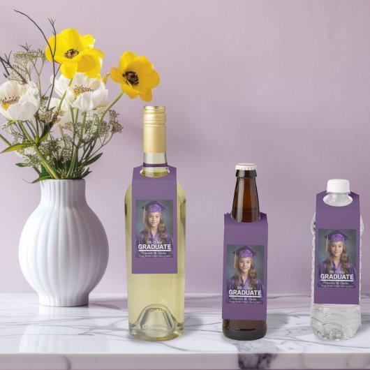 Minimalistisches Foto 8. Abschluss Ankündigung Flaschenanhänger