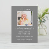 Minimalistisches Foto Beerdigung Gebet Grau Karte (Stehend Vorderseite)