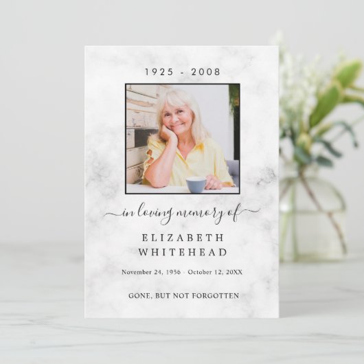 Minimalistisches Foto Beerdigung Marmor Einladung (Stehend Vorderseite)