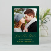 Minimalistisches Foto Emerald Green Gold Script Folieneinladung (Stehend vorne)