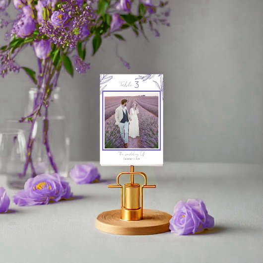 Minimalistisches Foto mit Blumenmuster und Anzahl Tischnummer