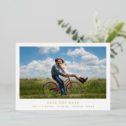 Minimalistisches Foto Moden Wedding Save the Date Folieneinladung (Stehend vorne)