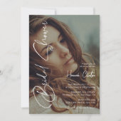 Minimalistisches Foto und kalligrafisches Brautpar Einladung (Vorderseite)