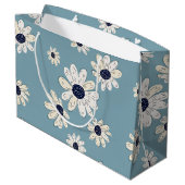 Minimalistisches Gänseblümchen-Blumenmuster (2) Große Geschenktüte (Rückseite Schrägansicht)
